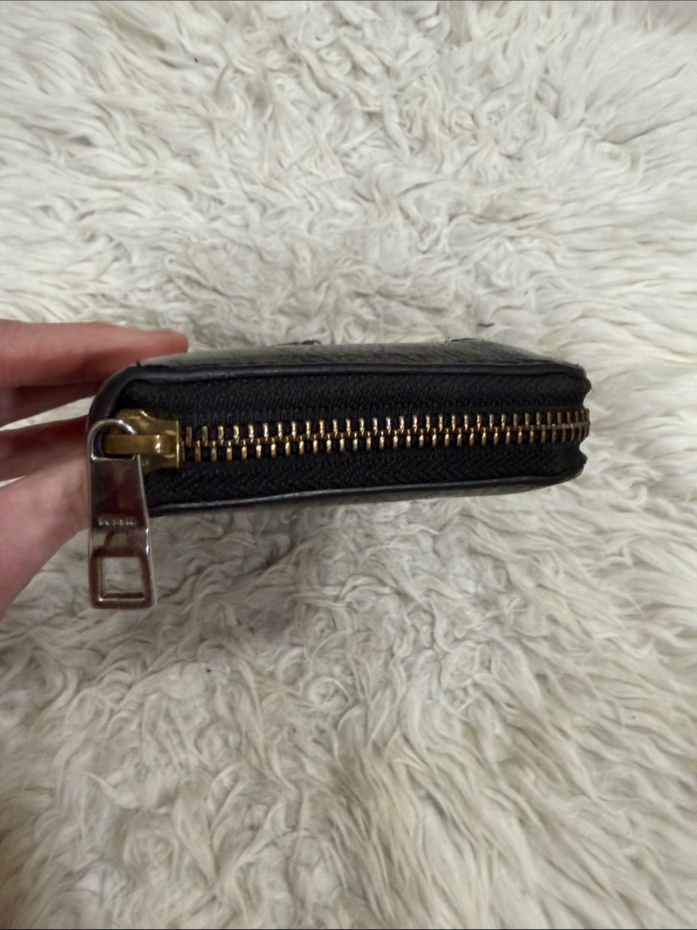 Fossil Black Pebbled Leather Sydney Zip Around
Wallet - Picture 6 of 8